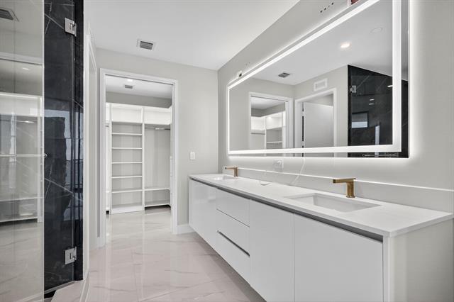 Building Photo - 701 NE 23rd St