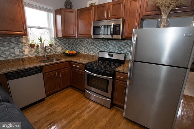 Building Photo - 2 17th St SE