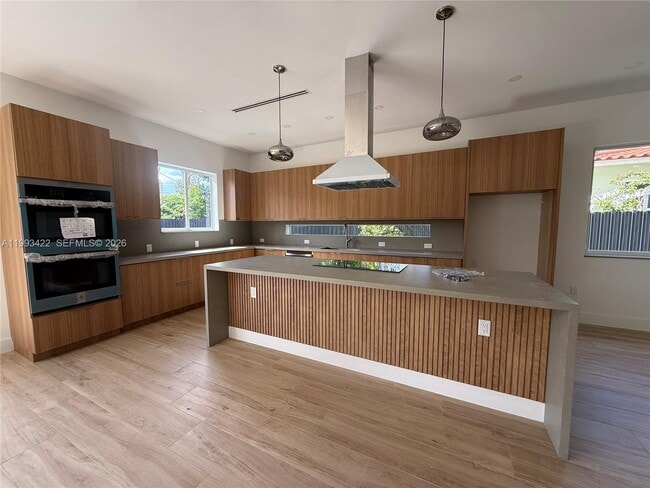 Building Photo - 1981 SW 33rd Ave