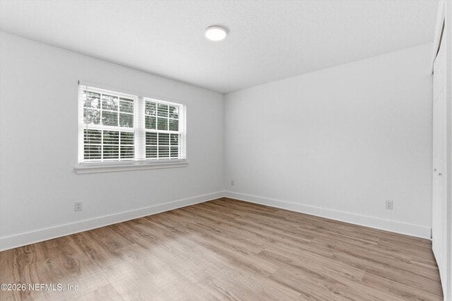 Building Photo - 325 Sunrise Cir