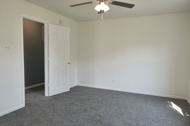 Building Photo - 6857 Maywood Cir