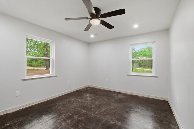 Building Photo - 509 Co Rd 2271