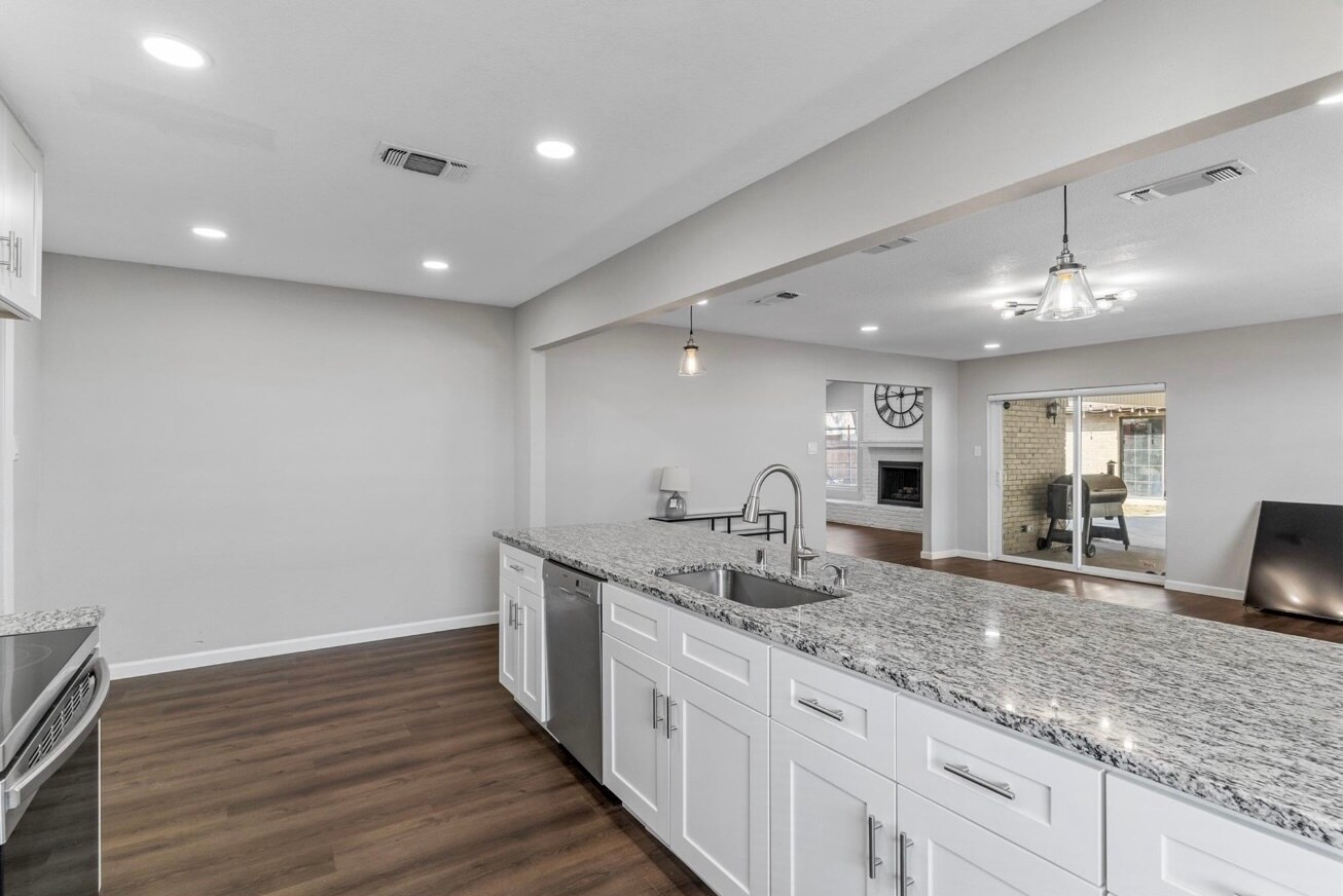 Building Photo - 1521 Oak Creek Dr