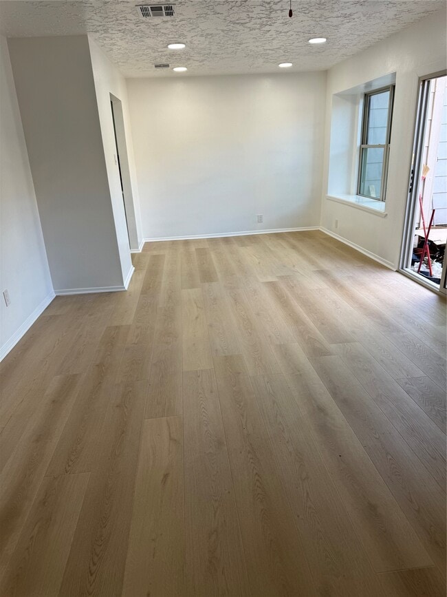 Building Photo - 6649 Westwick Dr