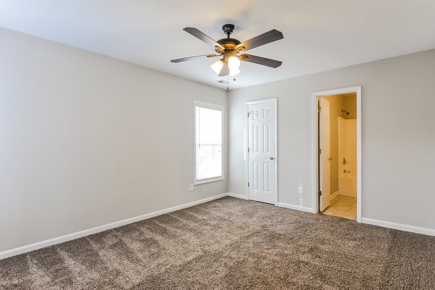 Building Photo - 3879 Pin Oak Rd