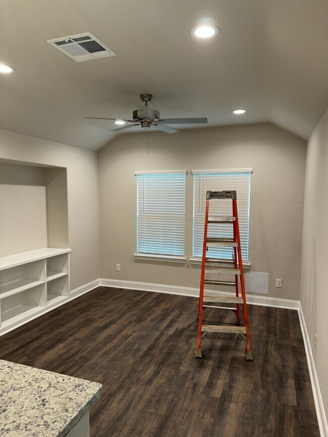 Building Photo - 10110 Barberry St