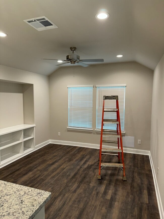 Building Photo - 10112 Barberry St