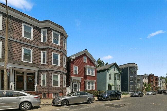 Building Photo - 530-532-532 E 6th St
