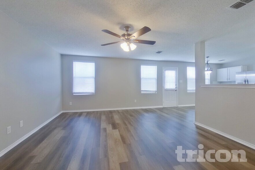 Building Photo - 2029 W Grove Ln