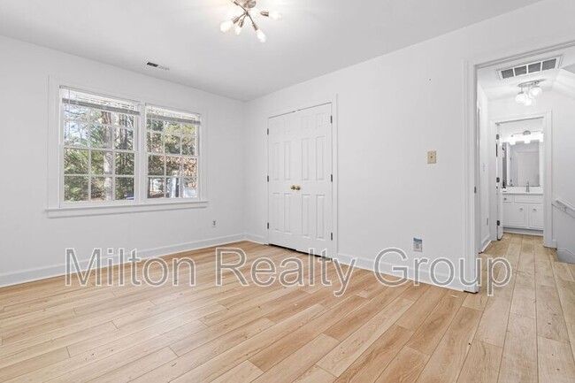 Building Photo - 7709 Highlandview Cir