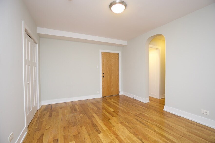 Building Photo - 555 W Arlington