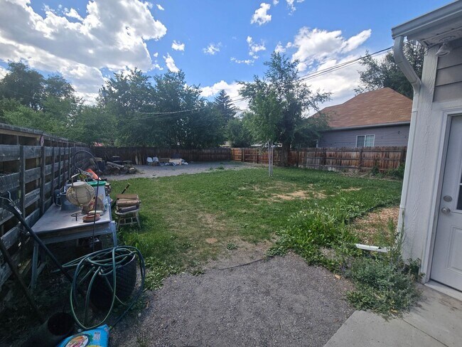 Building Photo - Spacious and Bright 3B Home in Longmont Available for July. Great Location!