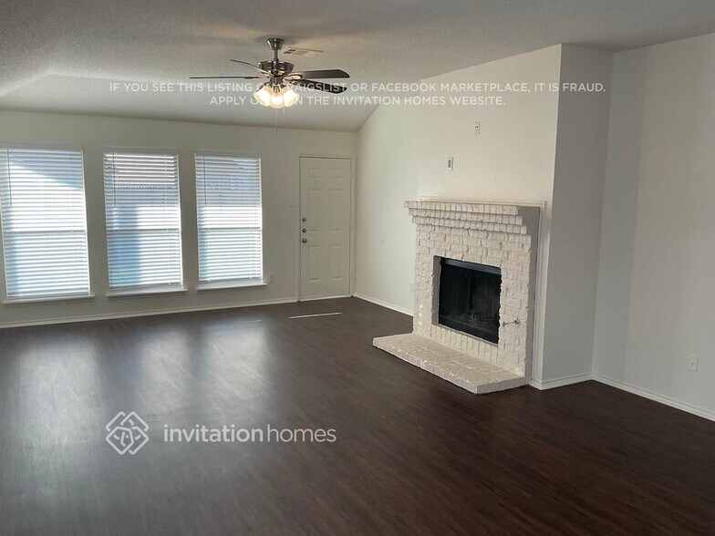 Building Photo - 2817 Goldfinch Dr