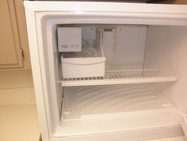 Building Photo - On cul de sac