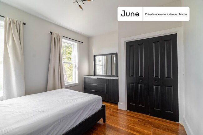 Building Photo - Room in Shared 5 bed/2 bath home in Roxbury