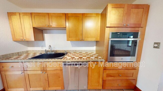 Building Photo - 552 Seagate Ave