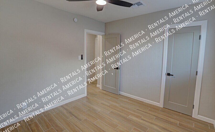 Building Photo - 4733 E 18th St