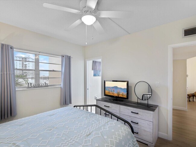 Building Photo - 1481 S Ocean Blvd