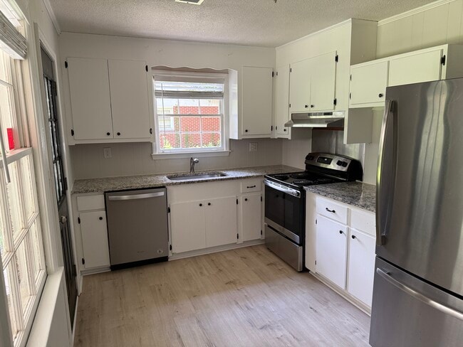 Building Photo - 4451 Donwood Dr