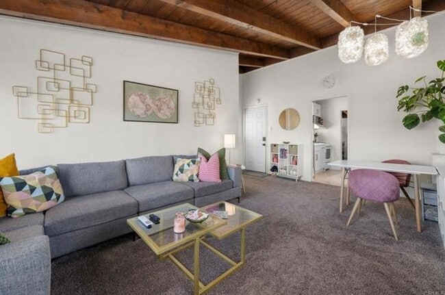 Building Photo - Spacious Remodeled Home with Separate Apar...