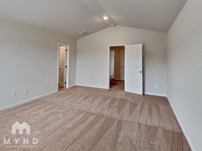 Building Photo - 121 Royal Mdw Dr