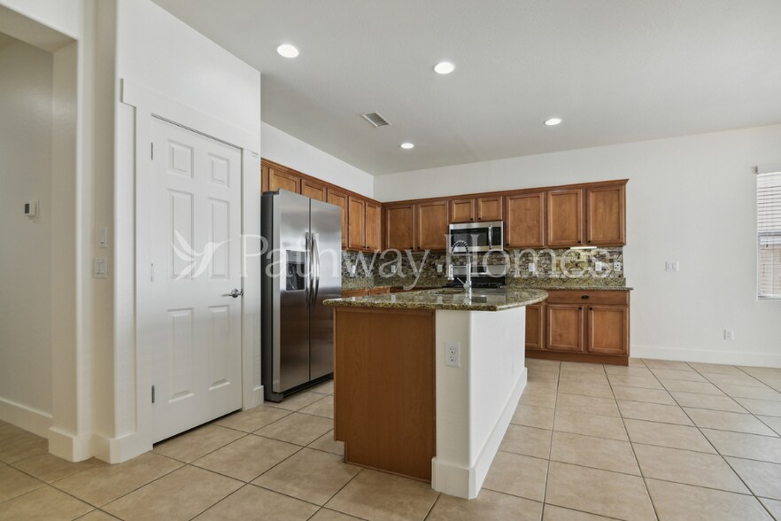 Building Photo - 20996 W White Rock Rd