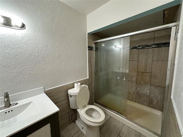 Building Photo - 910 Sunny Slope Dr