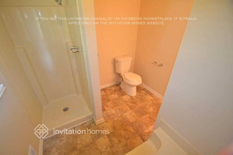 Building Photo - 445 Raven Dr