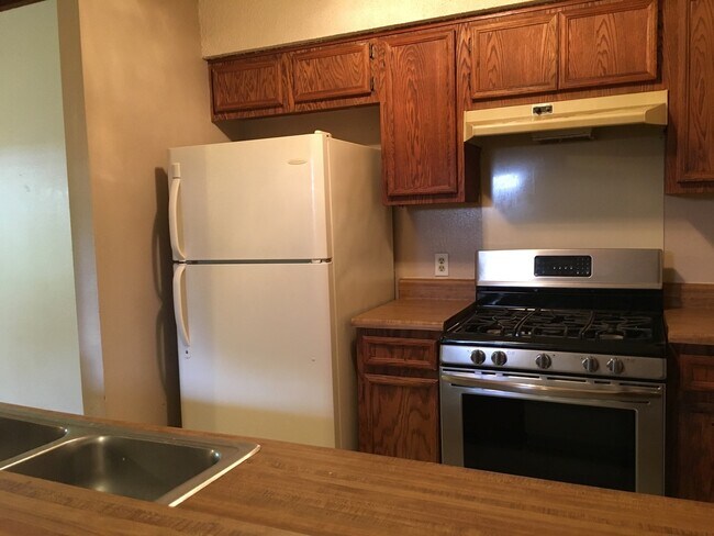 Building Photo - 906 Sirocco Dr