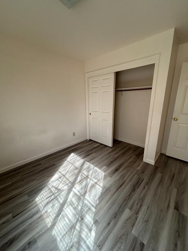 Building Photo - 2250 Scarborough Dr