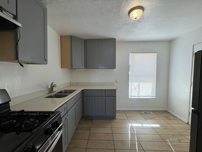 Building Photo - 2030 NW 25th St