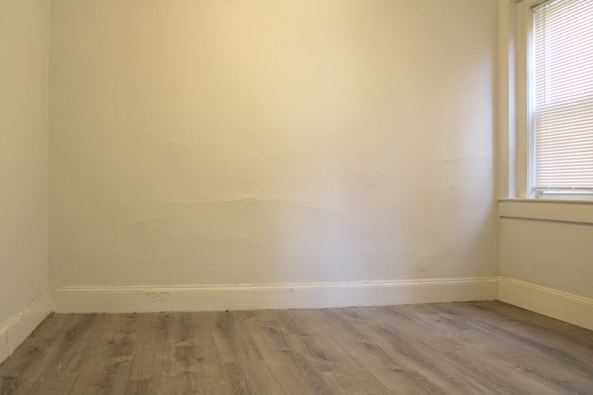 Building Photo - 10 Henchman St