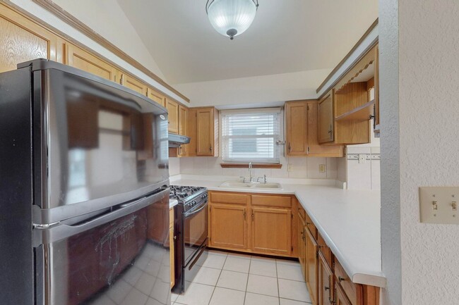 Building Photo - Charming 3 bedroom 2 bath home in Northeas...