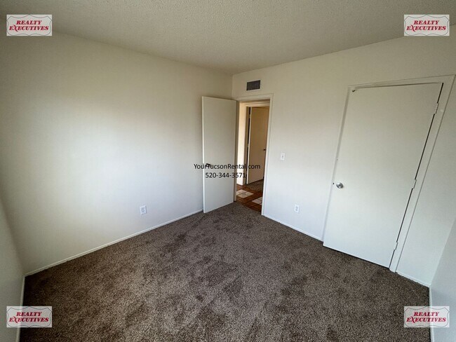Building Photo - Tucson Blvd & Irvington Rd area - 4 Bedroo...