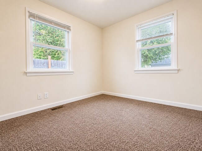 Building Photo - ***Coming Soon April 30, 2026***Rare Gonzaga-area 1-bed with yard, garage, and bonus space.