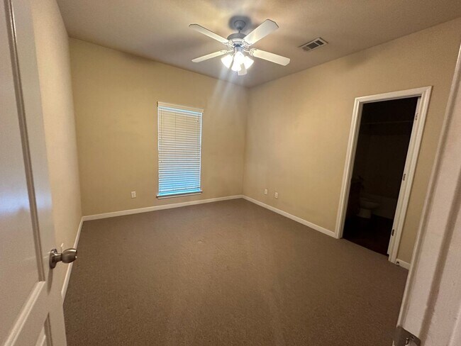 Building Photo - 1418 S 10th St