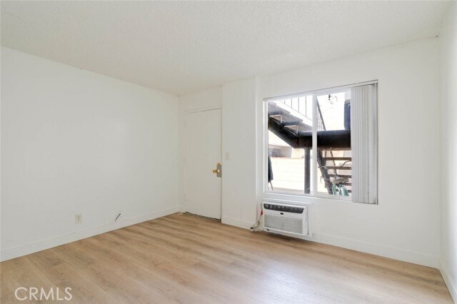 Building Photo - 7343 Woodley Ave