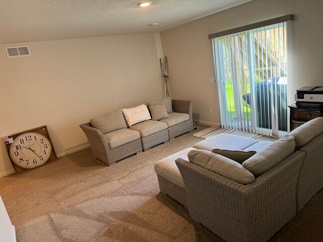 Building Photo - 1038 White Tail Ln