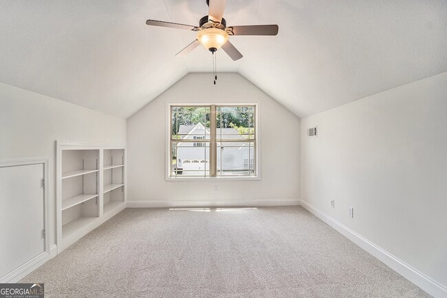 Building Photo - 180 Greenview Dr