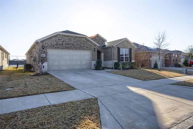 Building Photo - 944 Memorial Dr
