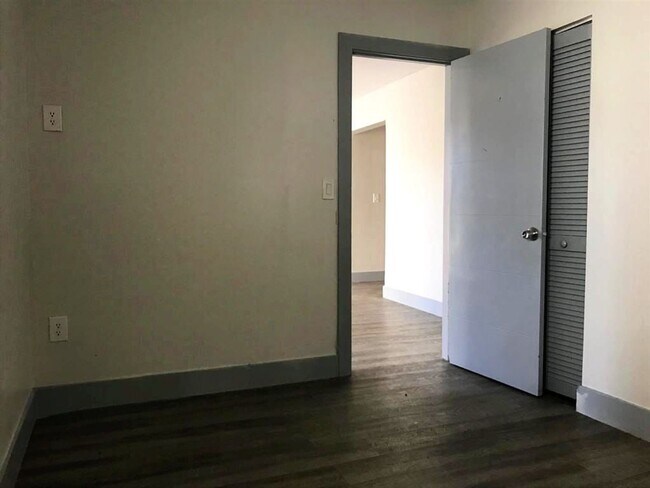 Building Photo - Ground Floor 2 Bedroom Just steps to Wynwood