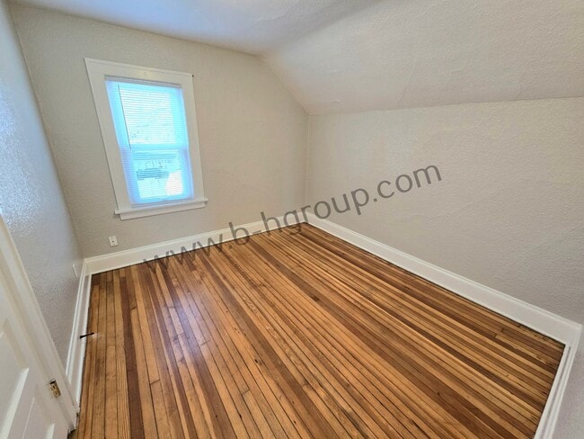 Building Photo - Spacious Single Family Home