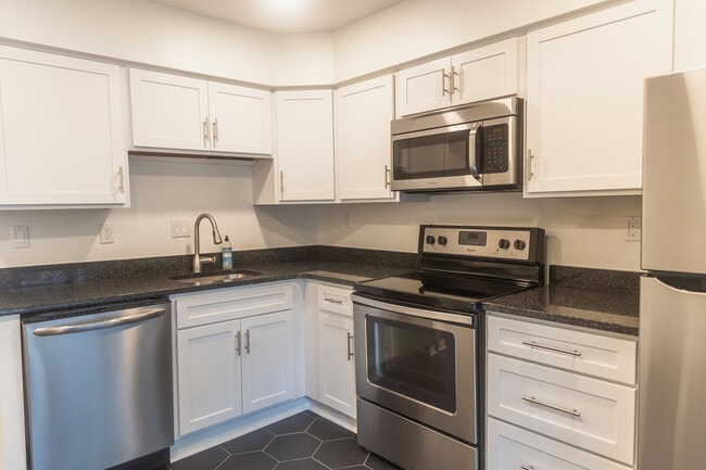 Building Photo - 1613 Valencia Way