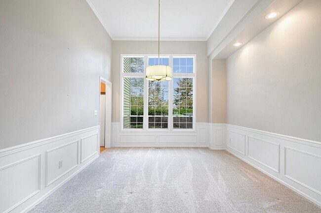 Building Photo - Spacious 5 Bedroom 3 Bath Home w/ 3-Car Garage and New Updates!