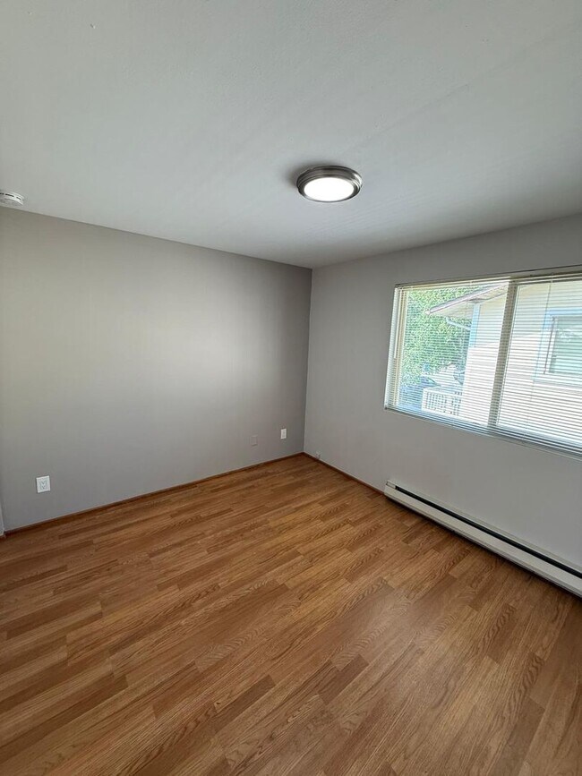 Building Photo - 3-Bedroom North Green Lake Townhouse-Style...