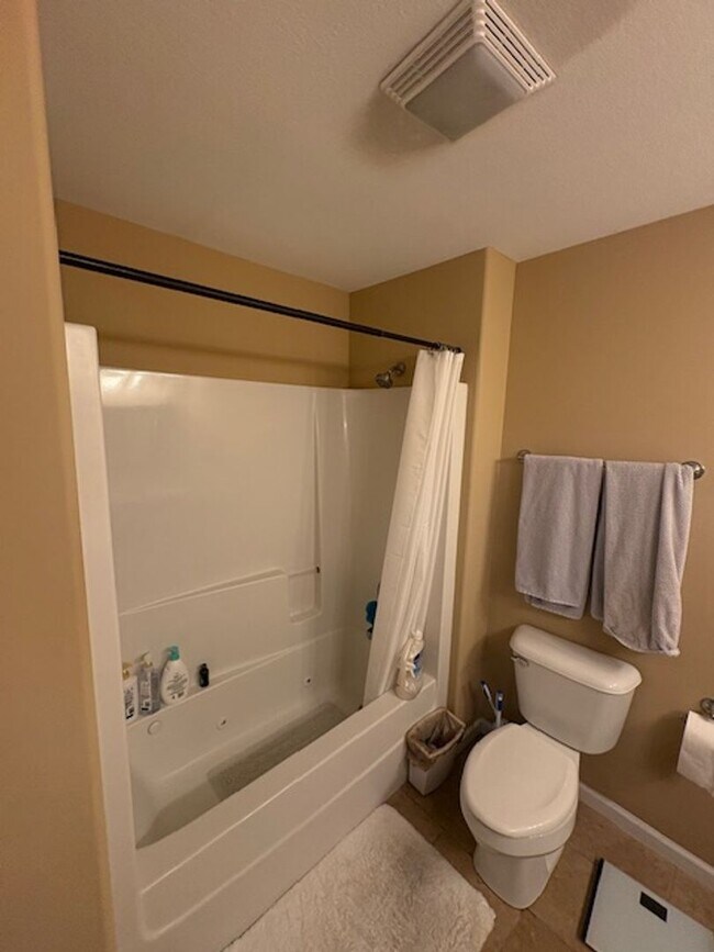 Building Photo - Duplex for Rent in Washington IL - 2 bedrooms/2baths