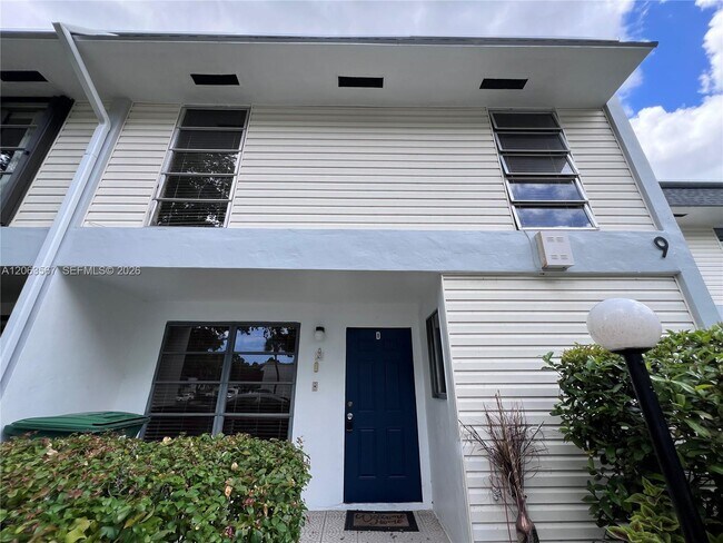 Building Photo - 2750 N 34th Ave
