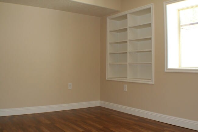 Building Photo - Beautiful Orem home for rent!