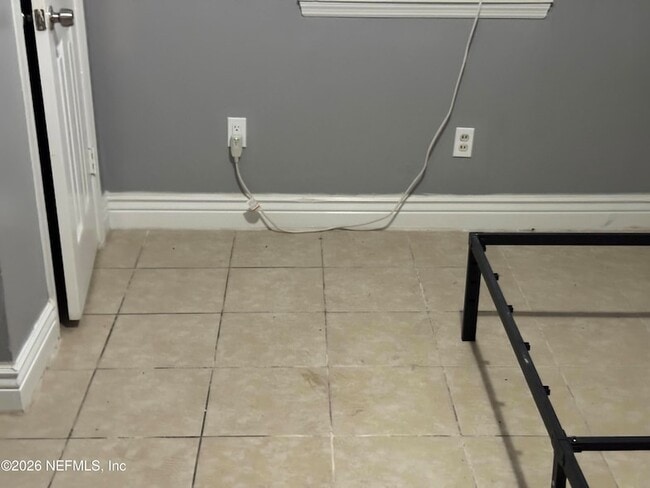 Building Photo - 1138 E 19th St