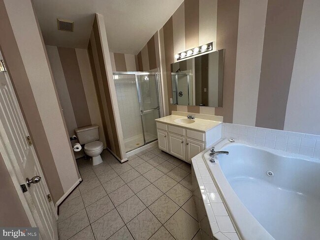 Building Photo - 12921 Woodcutter Cir